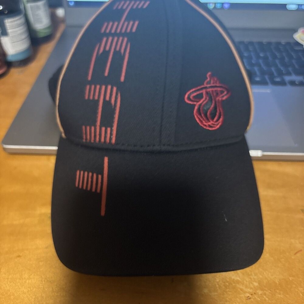 Miami Heat NBA Adidas Cap Fitted Black/Red FITMAX'70 Size L/XL